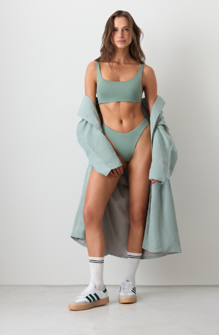 CONJUNTO SIN TAZA DE MICROFIBRA DOBLE Y BROCHE EN ESPALDA CON COLALES