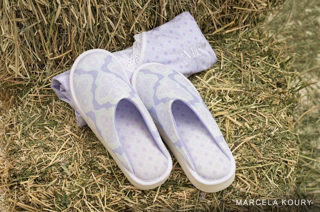  INV. PAR DE PANTUFLAS ESTAMPADAS "STELLA"