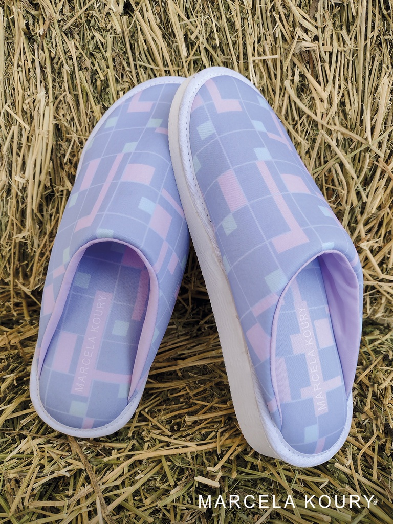  INV. PAR DE PANTUFLAS ESTAMPADAS "MONDRIAN"