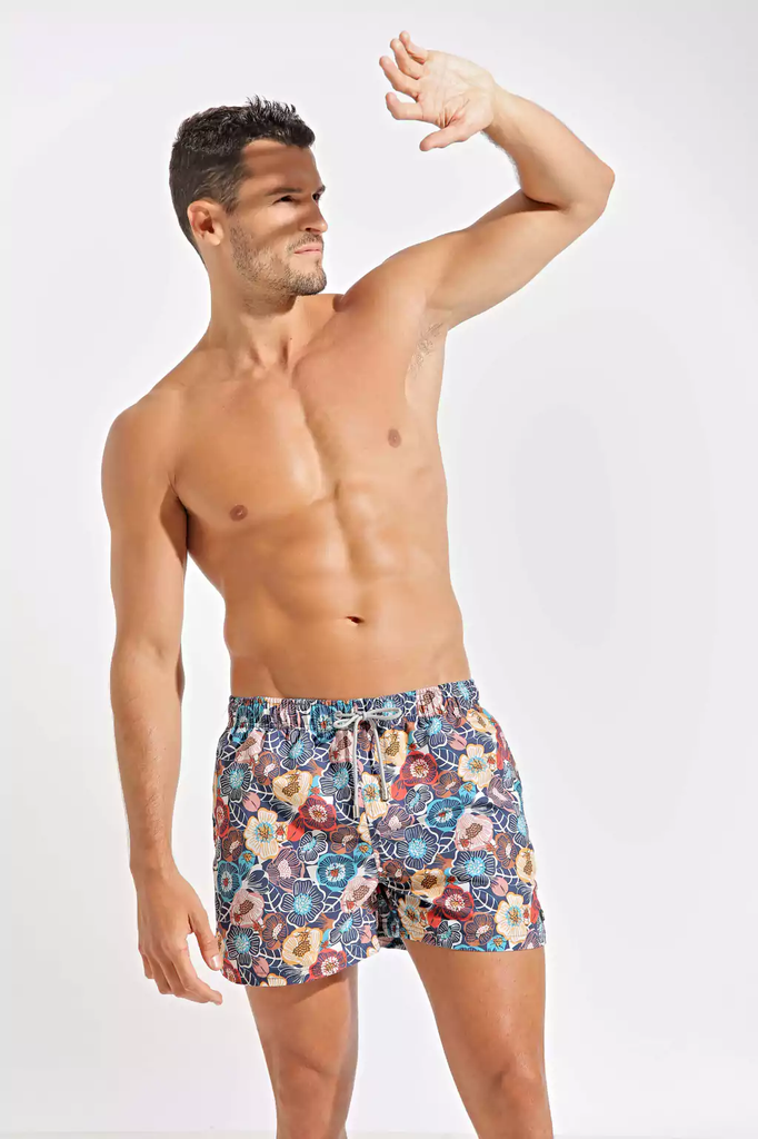 SHORT DE BAÑO ESTAMPADO CON BOLSILLOS "ICON"