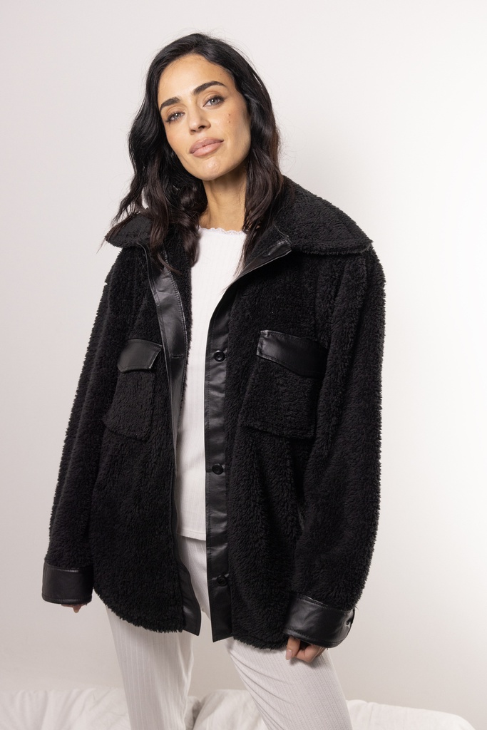  INV. CAMISACO DE CORDERITO CON RECORTES DE SIMIL CUERO Y BOTONES