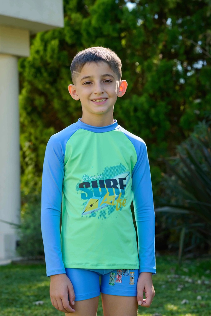 VER. REMERA CON PROTECCION UV LISA COMBINADA CON ESTAMPA