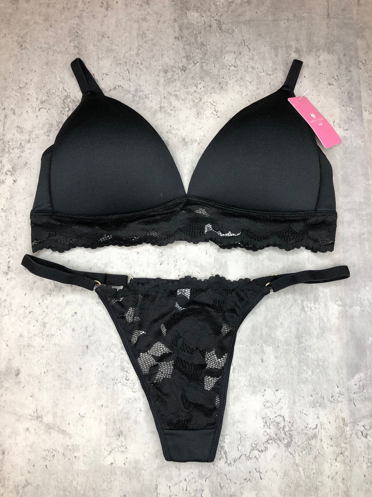 CONJUNTO TRIANGULITO SOFT DE MICROFIBRA Y PUNTILLA CON TANGALESS