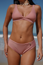 VER. MALLA BIKINI ESCOTE MARILYN CON VEDETINA TIRO ALTO