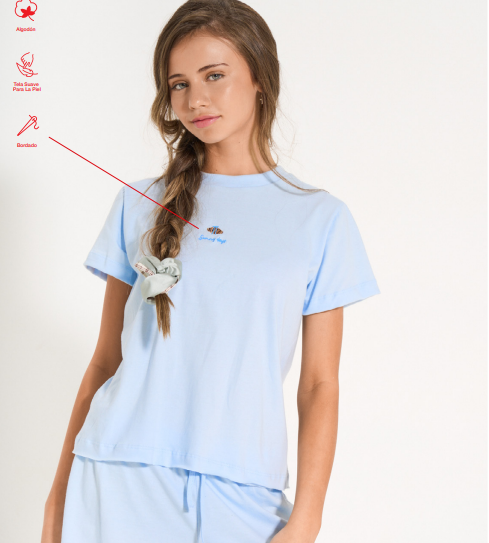VER. PIJAMA TEENS REMERA LISA CON DETALLE BORDADO Y SHORT