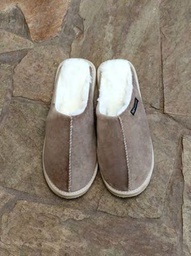 [XY94]  INV. Pantufla lisa con interior de corderito y costura central 